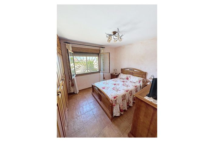 Image No.16-3 Bed Townhouse for sale