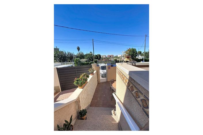 Image No.19-3 Bed Townhouse for sale
