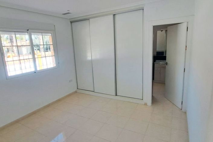 Image No.10-3 Bed Property for sale