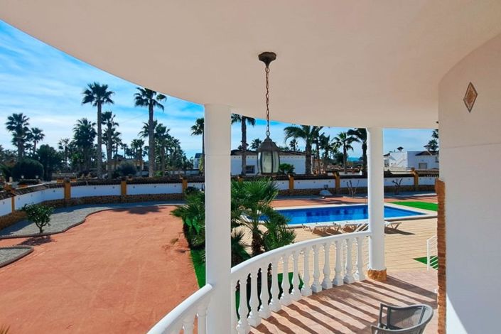Image No.17-3 Bed Property for sale