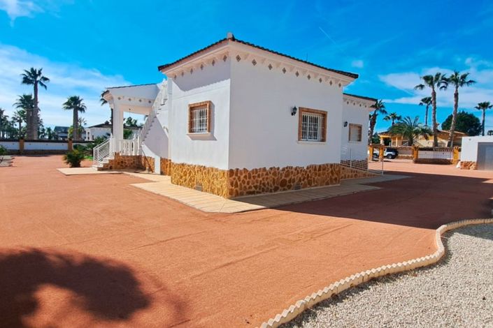Image No.20-3 Bed Property for sale