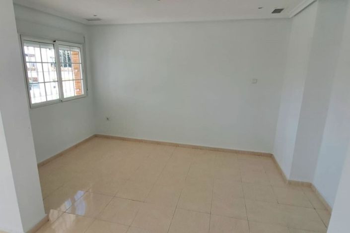 Image No.9-3 Bed Property for sale
