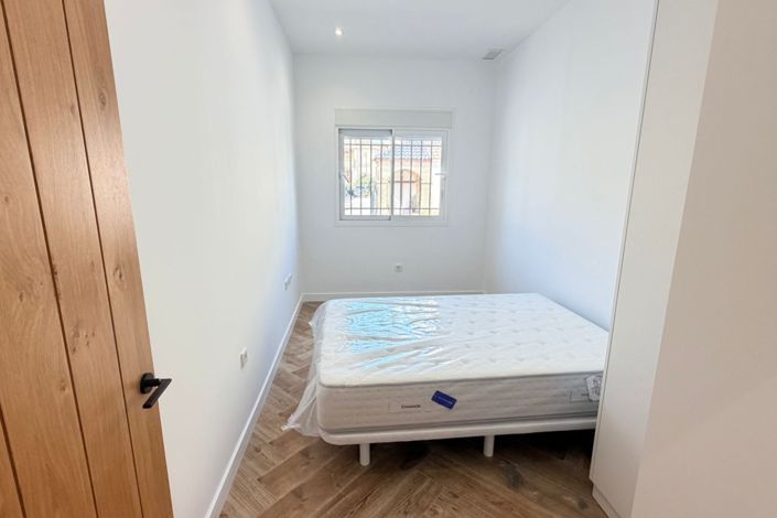 Image No.12-3 Bed Townhouse for sale