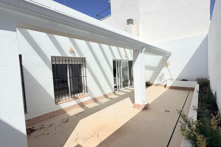 Image No.24-3 Bed Townhouse for sale