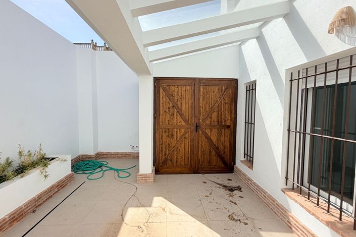 Image No.25-3 Bed Townhouse for sale
