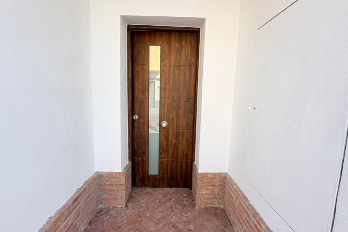 Image No.27-3 Bed Townhouse for sale