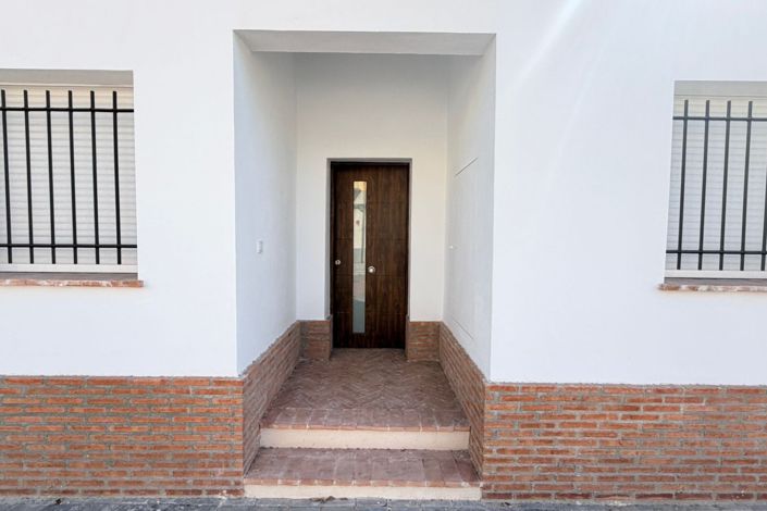 Image No.28-3 Bed Townhouse for sale