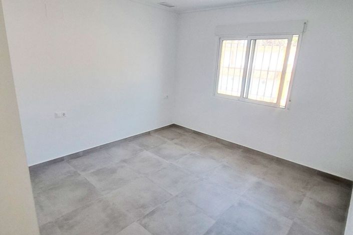Image No.13-3 Bed Property for sale