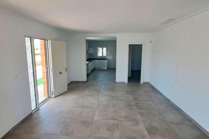 Image No.6-3 Bed Property for sale
