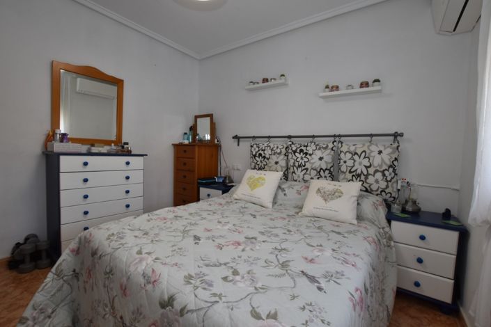 Image No.15-2 Bed Property for sale
