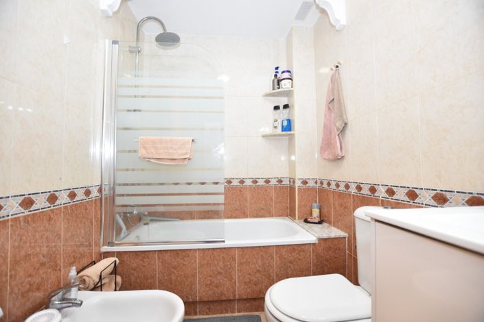 Image No.17-2 Bed Property for sale