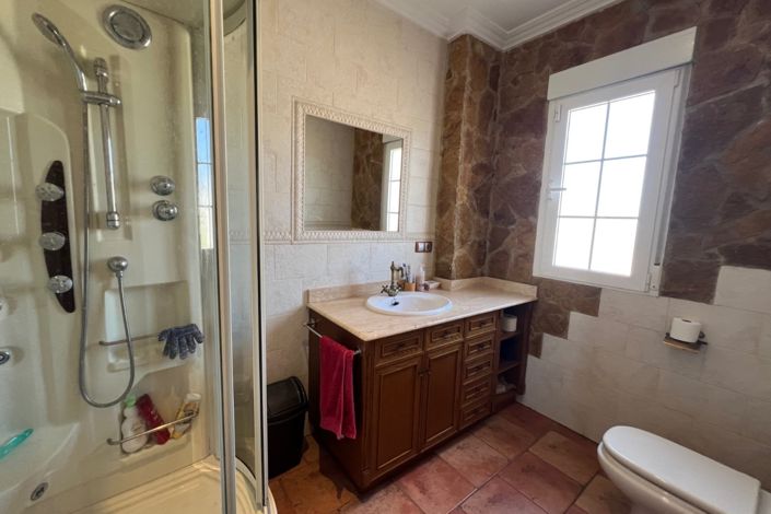 Image No.40-6 Bed Villa for sale