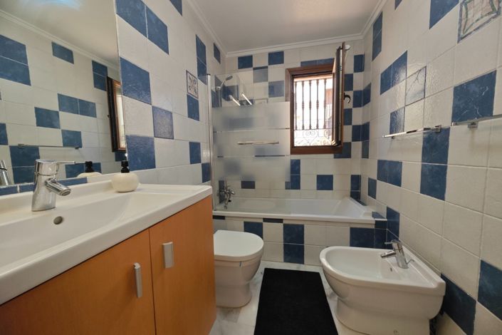 Image No.25-2 Bed Property for sale