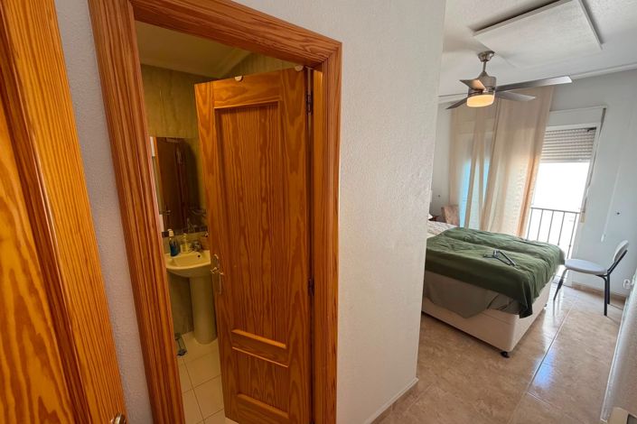 Image No.17-2 Bed Property for sale