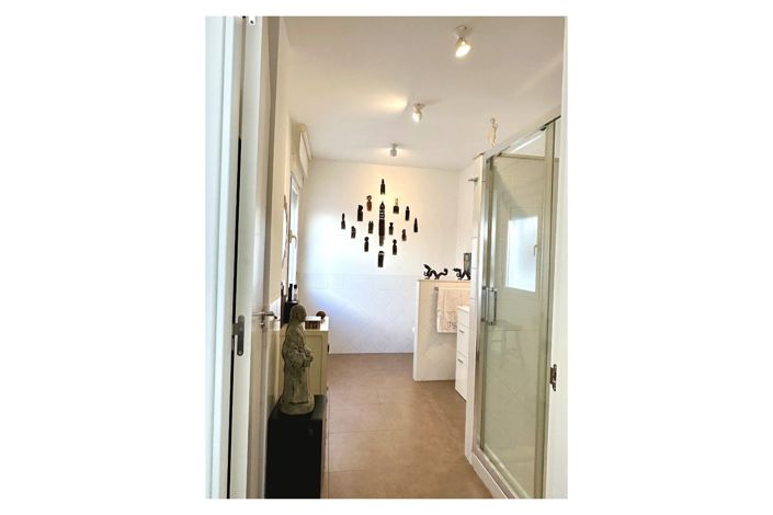 Image No.20-2 Bed Property for sale
