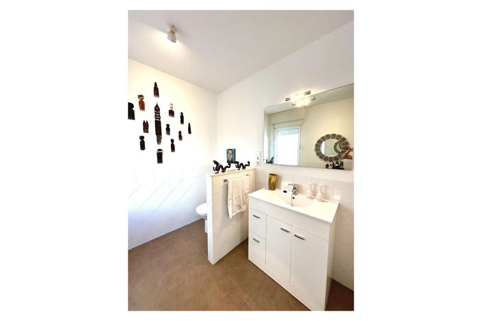 Image No.21-2 Bed Property for sale