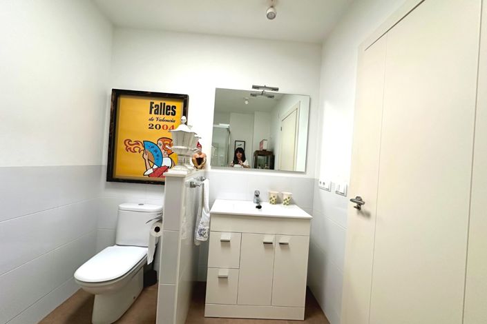 Image No.24-2 Bed Property for sale