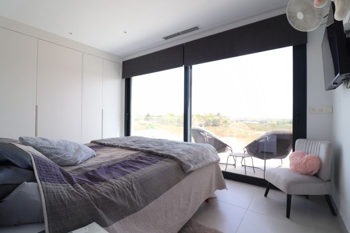 Image No.18-4 Bed Villa for sale