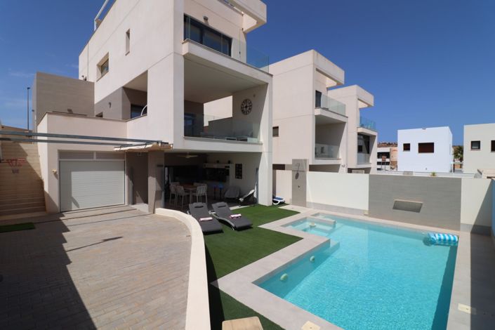Image No.38-4 Bed Villa for sale