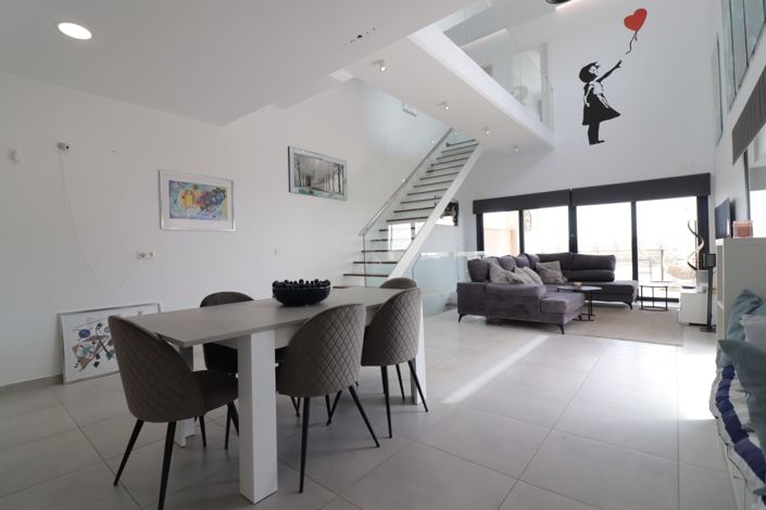 Image No.4-4 Bed Villa for sale