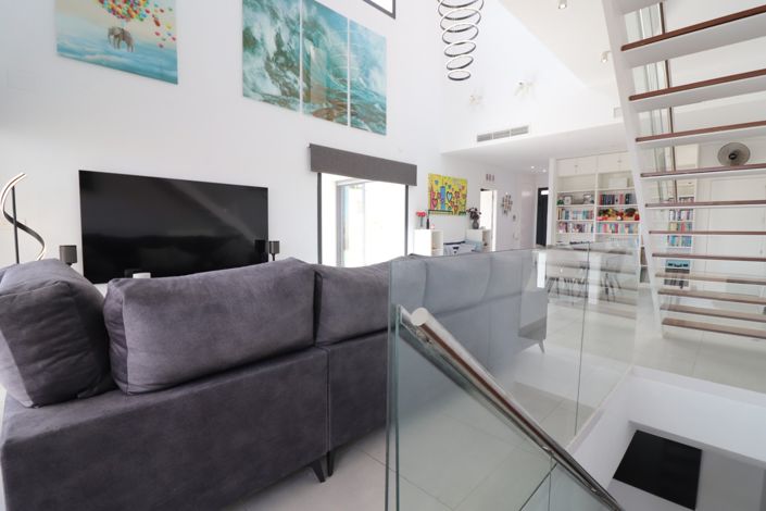 Image No.9-4 Bed Villa for sale