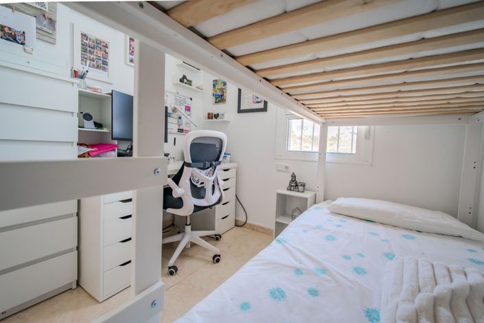 Image No.18-2 Bed Property for sale