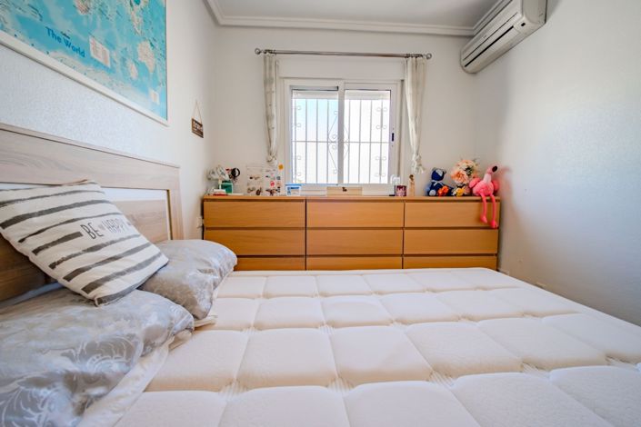 Image No.25-2 Bed Property for sale