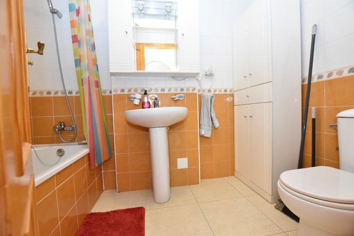 Image No.10-2 Bed Property for sale