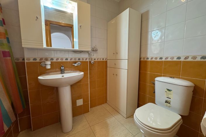 Image No.10-2 Bed Property for sale