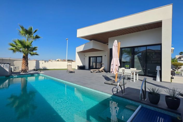 Image No.26-3 Bed Villa for sale