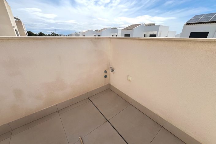 Image No.21-3 Bed Villa for sale