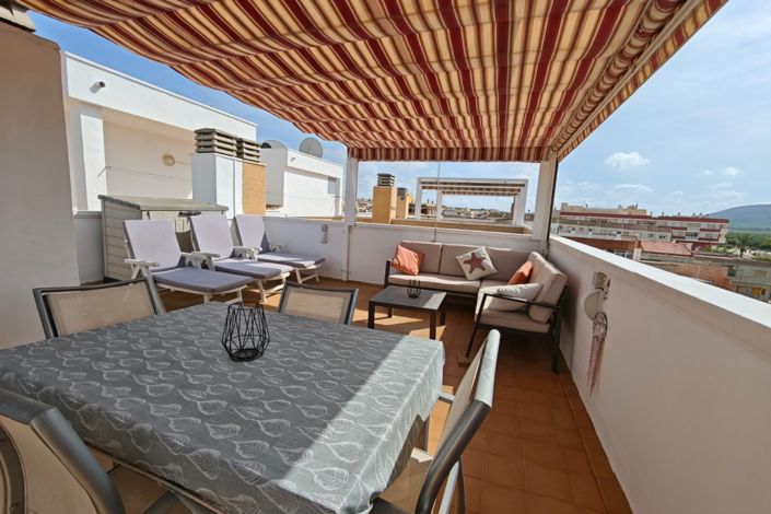 Image No.17-2 Bed Property for sale