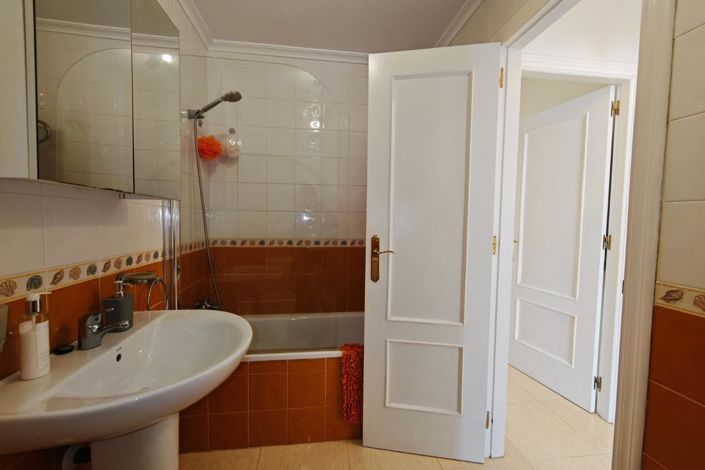 Image No.33-2 Bed Property for sale