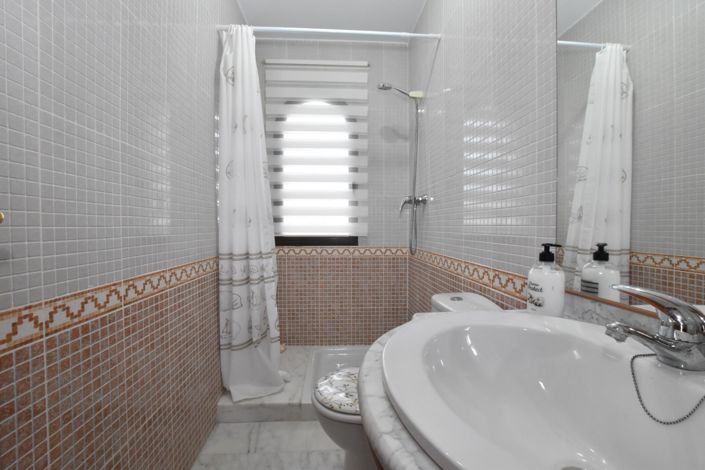 Image No.13-2 Bed Property for sale