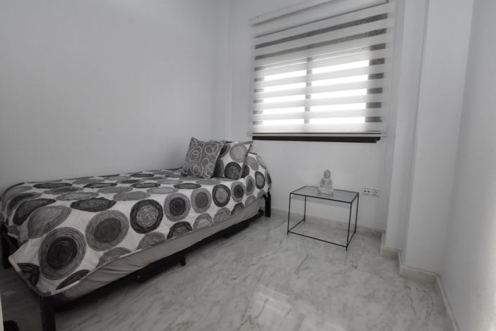Image No.15-2 Bed Property for sale