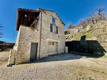 1 - Cahors, Property
