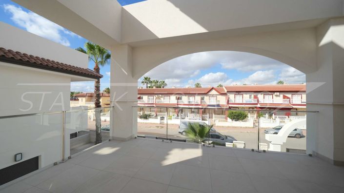 Image No.20-3 Bed House for sale