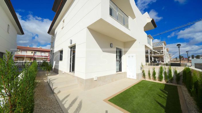 Image No.6-3 Bed House for sale