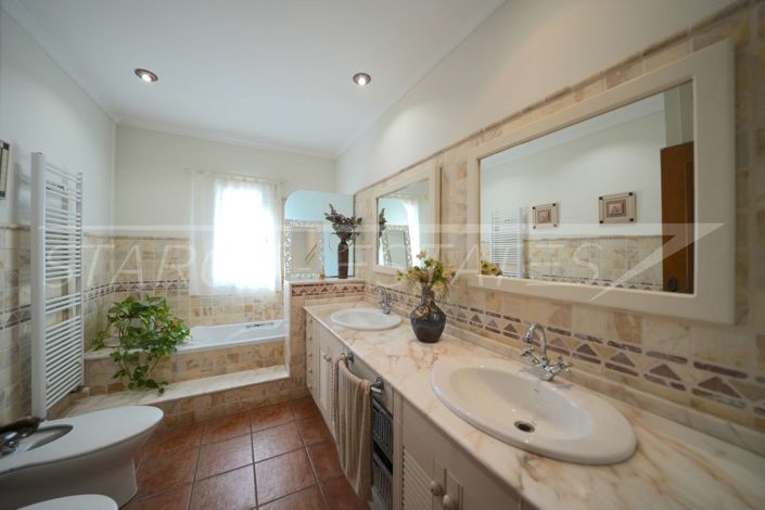 Image No.35-5 Bed Villa for sale