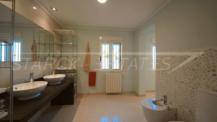 Image No.26-4 Bed Villa for sale
