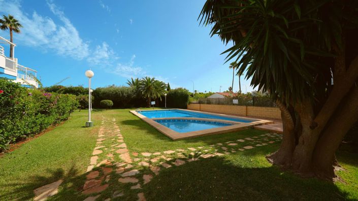 Image No.10-2 Bed Property for sale