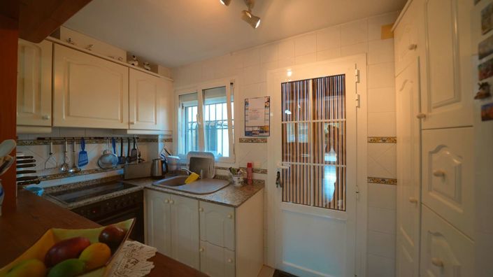 Image No.14-3 Bed Townhouse for sale