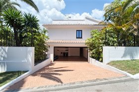 Image No.2-Villa de 4 chambres à vendre à Los Monteros