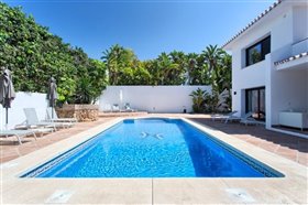 Image No.5-Villa de 4 chambres à vendre à Los Monteros