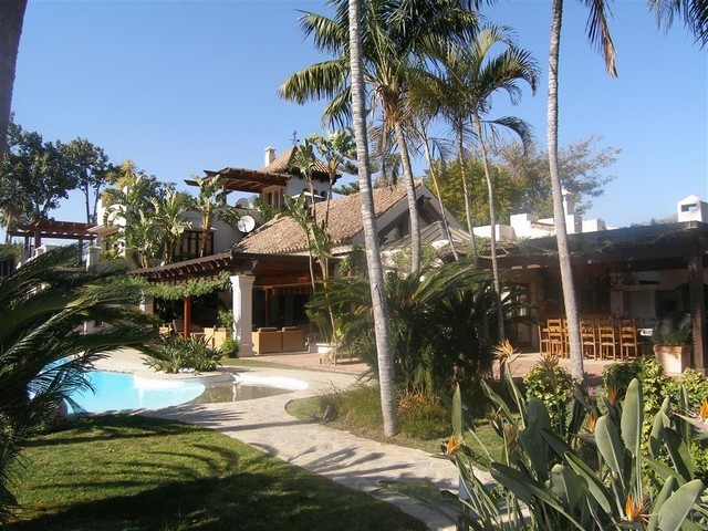 Image No.1-Villa de 5 chambres à vendre à Nueva Andalucia