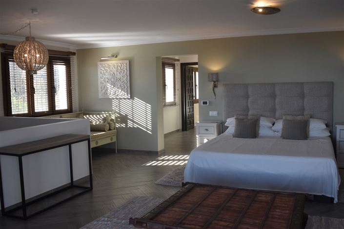 Image No.25-5 Bed Villa for sale