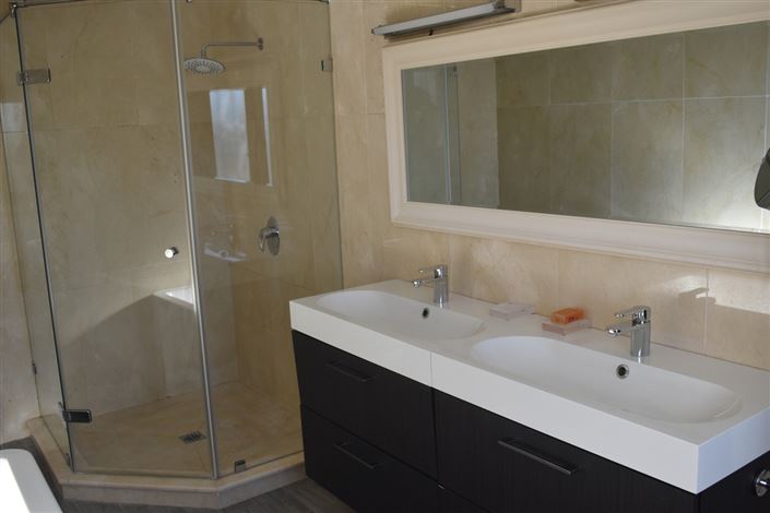 Image No.26-5 Bed Villa for sale