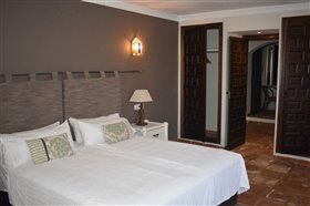 Image No.31-5 Bed Villa for sale