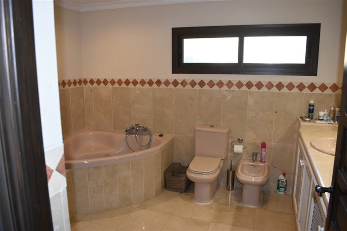 Image No.40-5 Bed Villa for sale