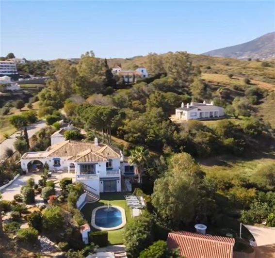 Image No.1-4 Bed Villa for sale